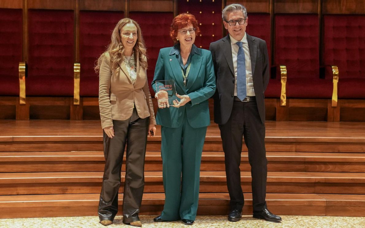 Al centro Flavia Bustreo