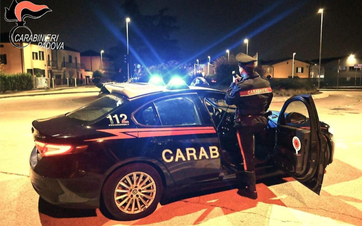 Una gazzella dei carabinieri a Pontelongo