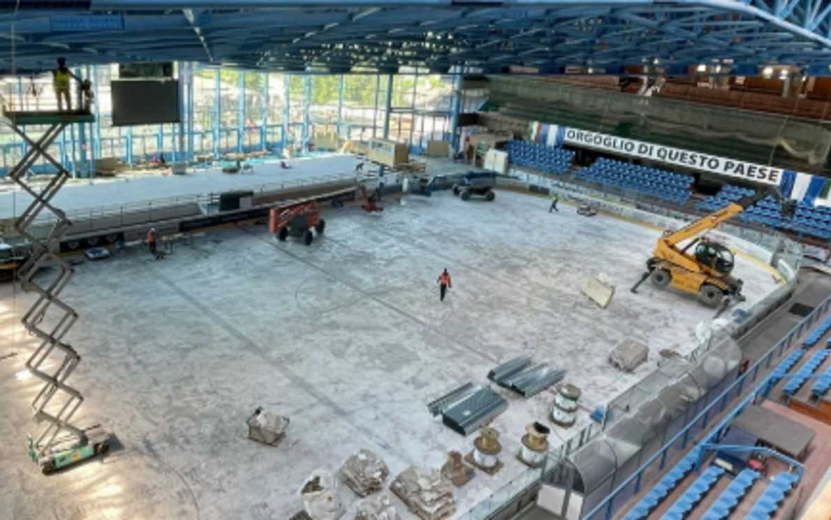 Il cantiere dello stadio del ghiaccio di Cortina