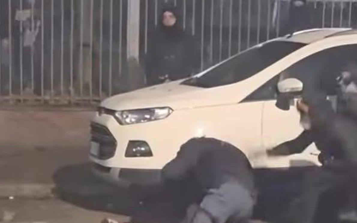 Poliziotto picchiato