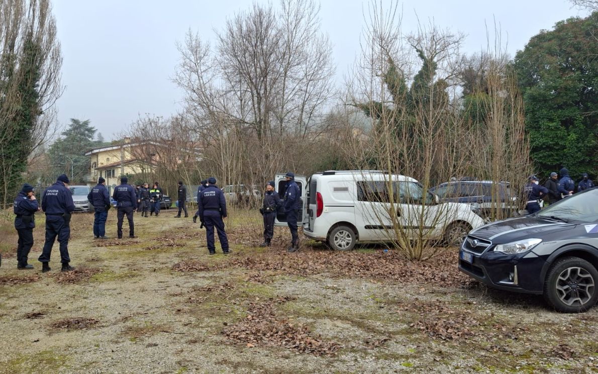 Lo sgombero all’ex scuola di Quinzano