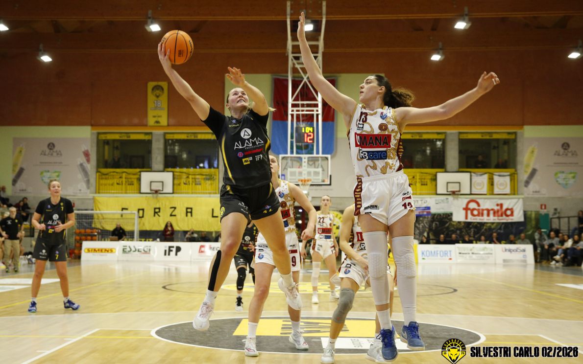 una fase di Lupe Basket-Reyer Venezia