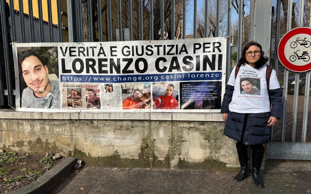 Elisabetta Casini davanti al Tribunale