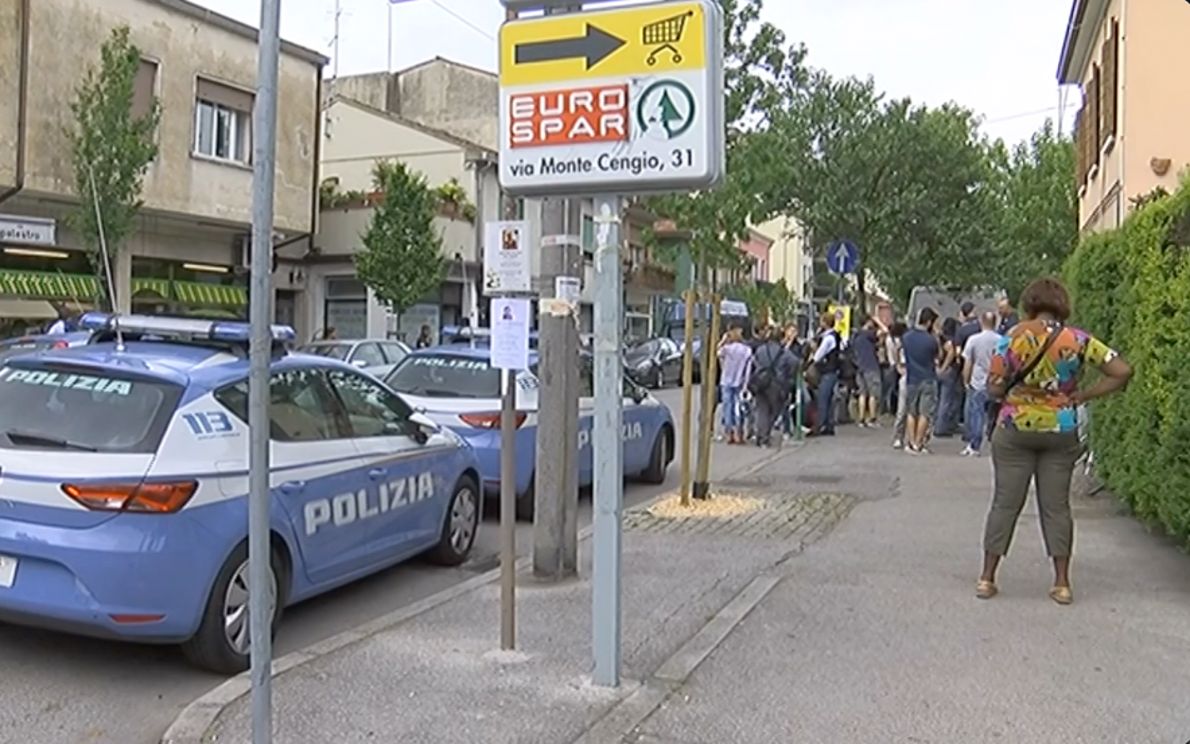 Polizia, sgombero in zona Palestro