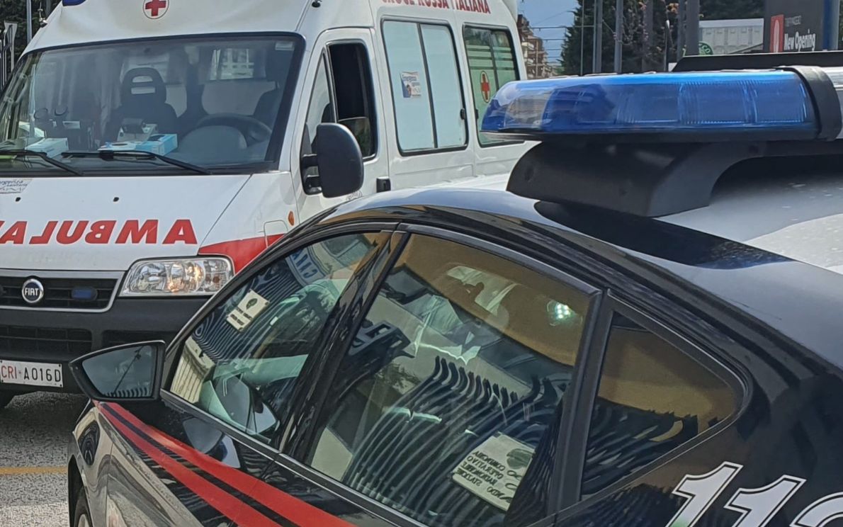 Carabinieri e ambulanza