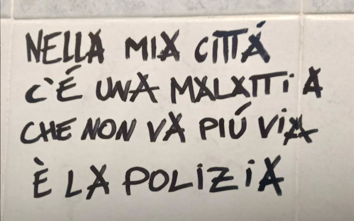 Anarchici, scritte contro la Polizia