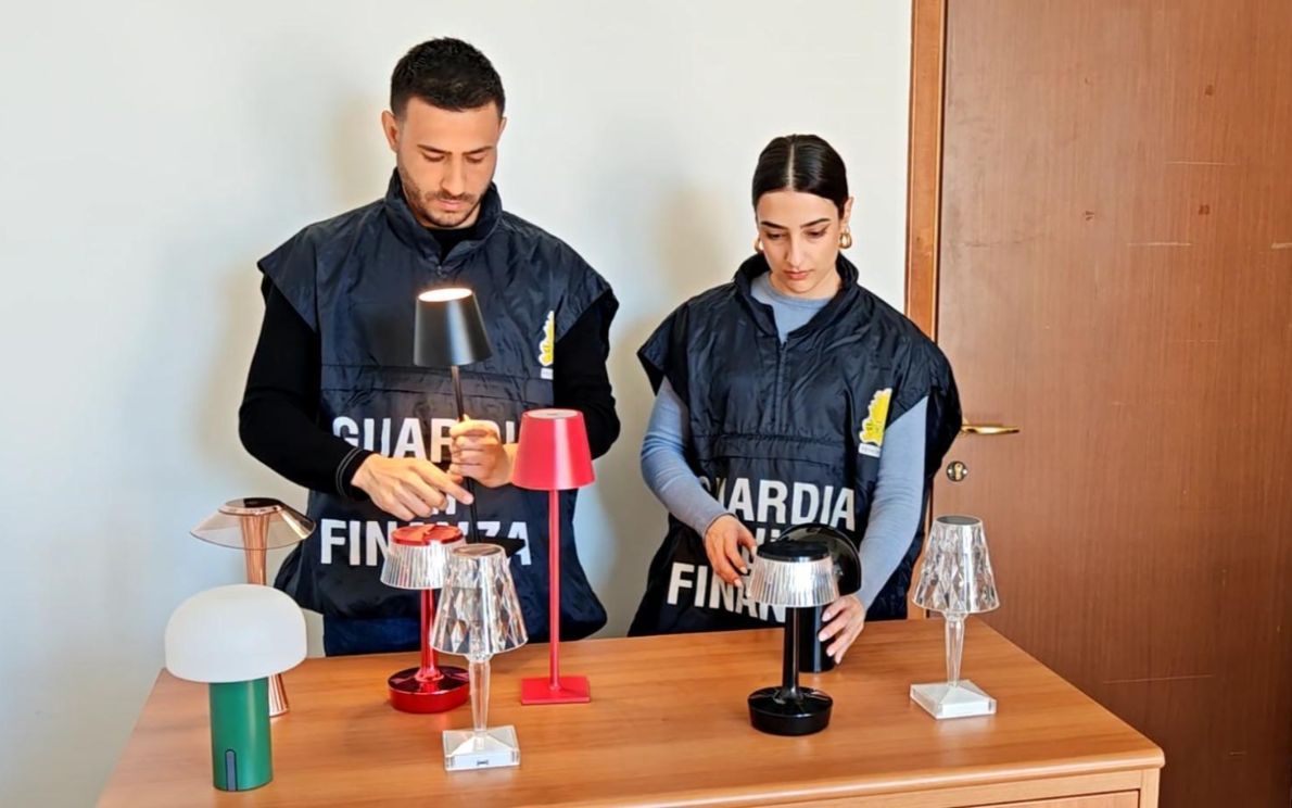 Sequestro Guardia di Finanza oggetti design