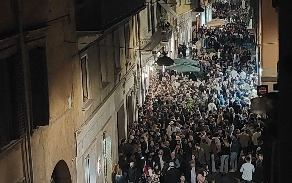 Affollamento in via Pellicciai