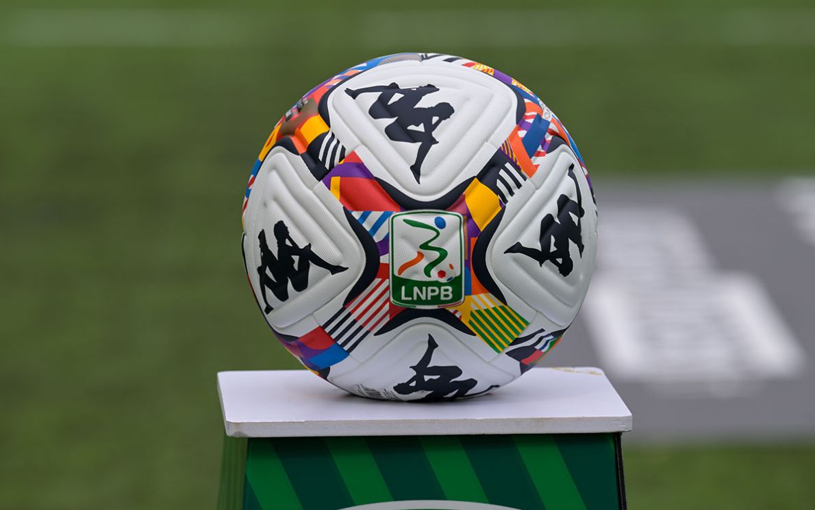 Pallone Lega di B (foto LaPresse-Calcio Padova)