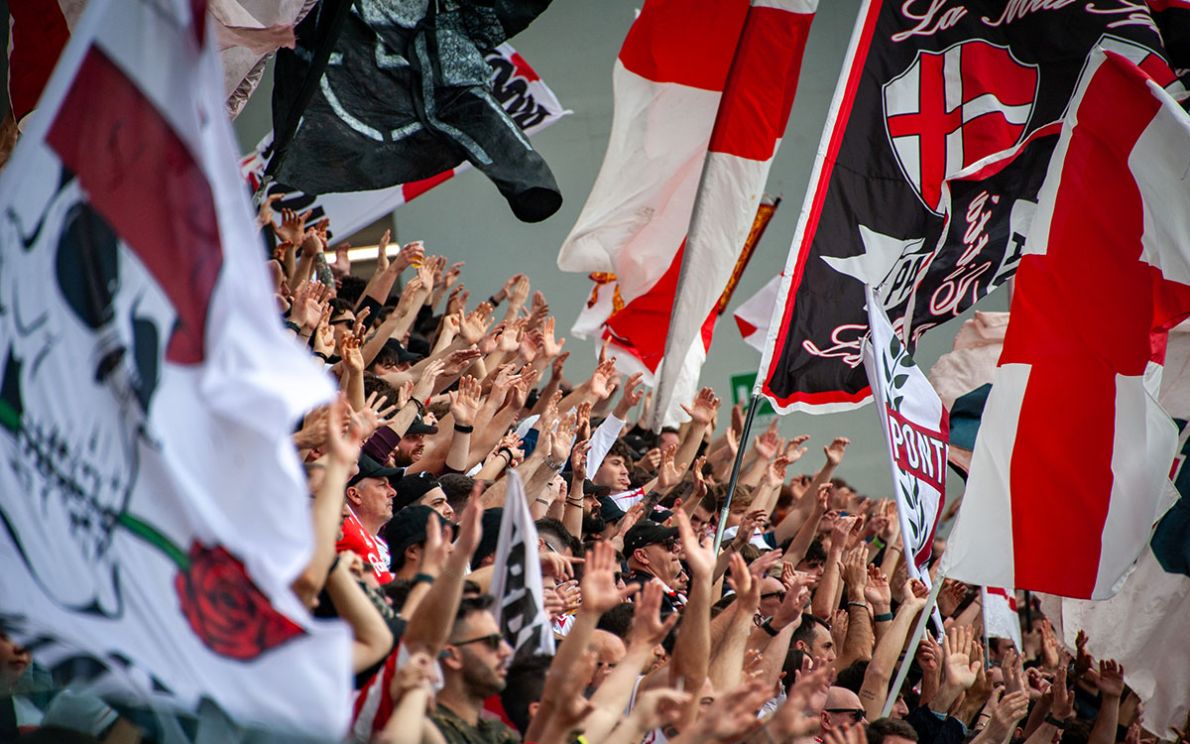 Tifosi Padova in Curva Sud (foto Calcio Padova)