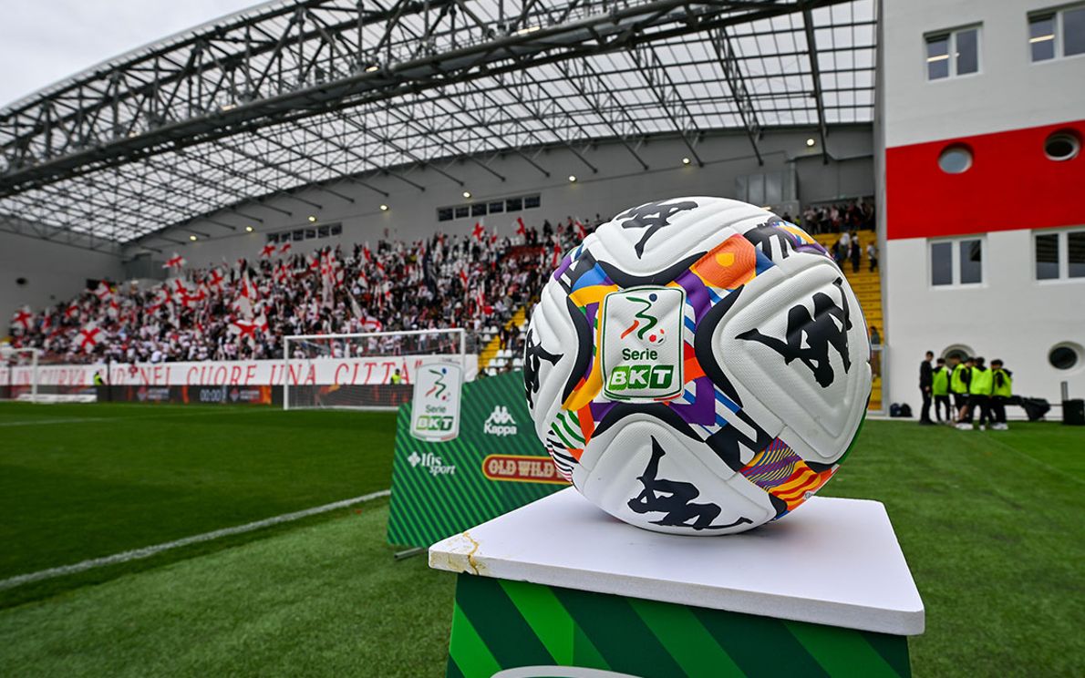 Pallone Serie B (foto LaPresse-CalcioPadova)