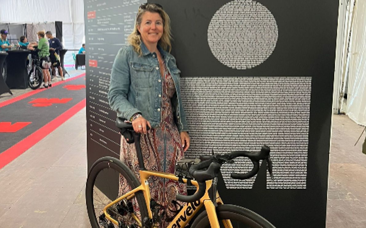 Béatrice con la sua bicicletta