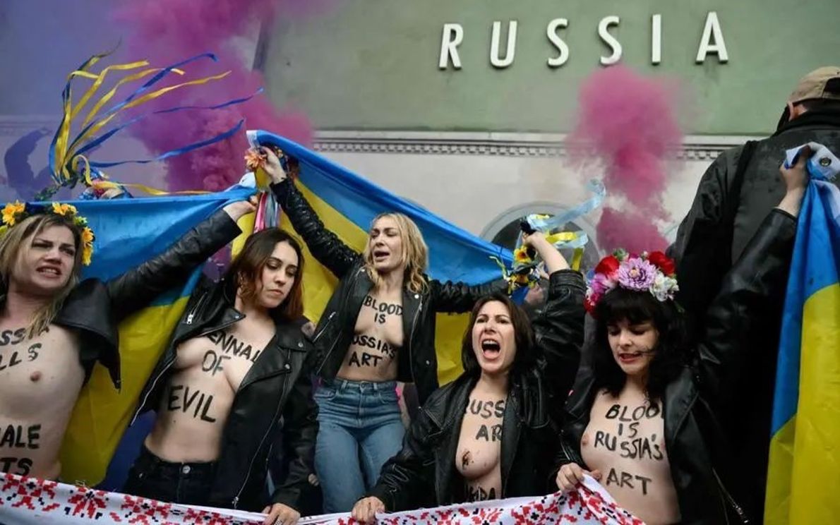 Protesta Femen alla Biennale (Foto Ansa)