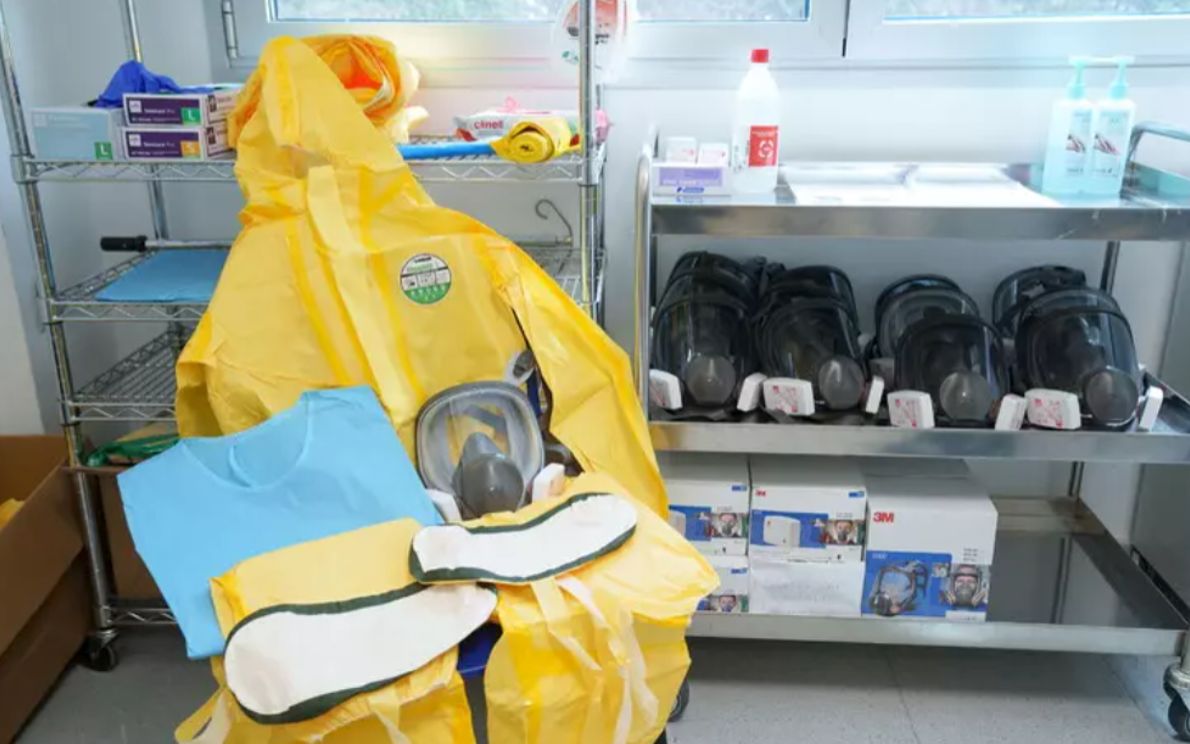 Hantavirus e laboratorio analisi (foto Ansa)