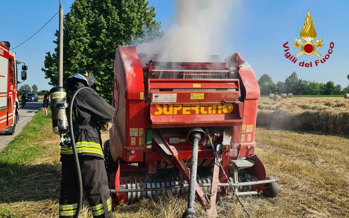 Incendio attrezzo agricolo a San Pietro in Gu