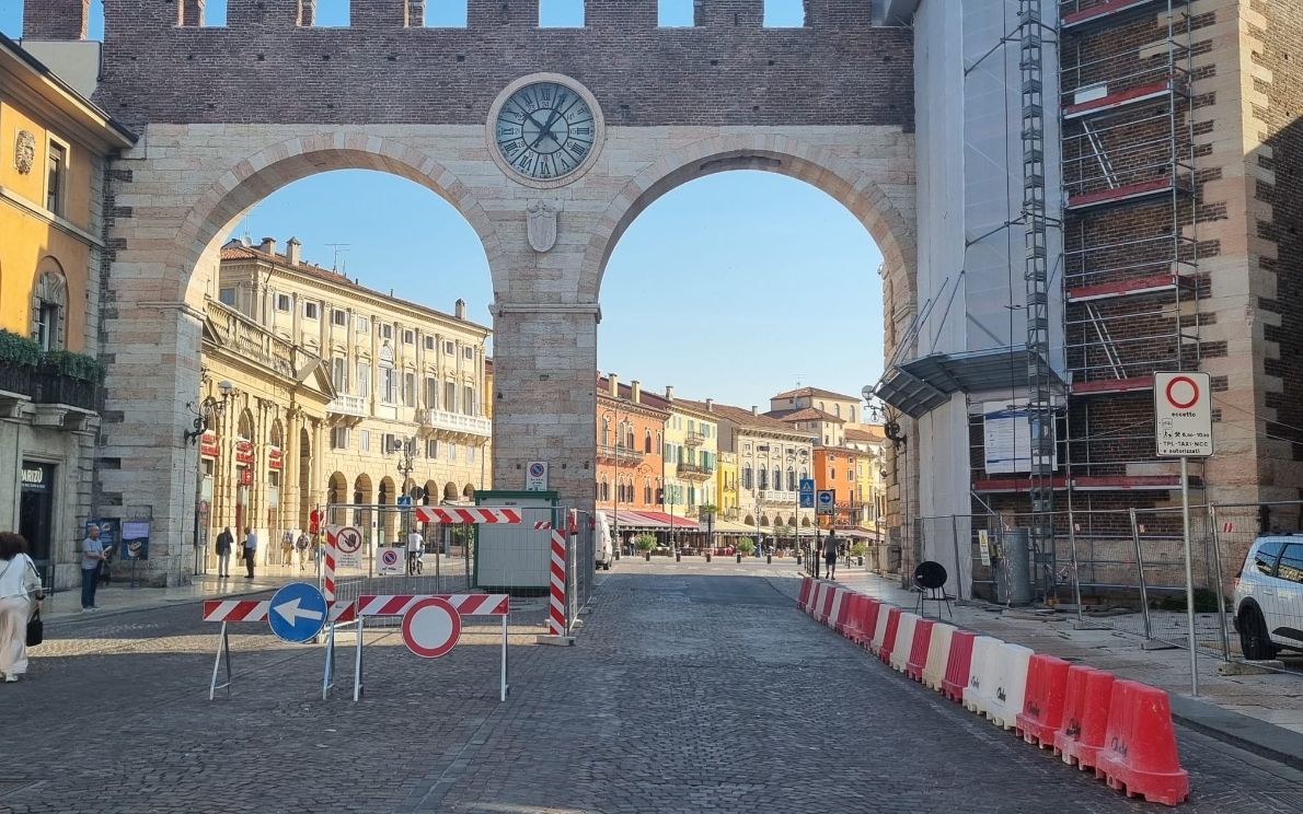 Piazza Bra chiusa al traffico
