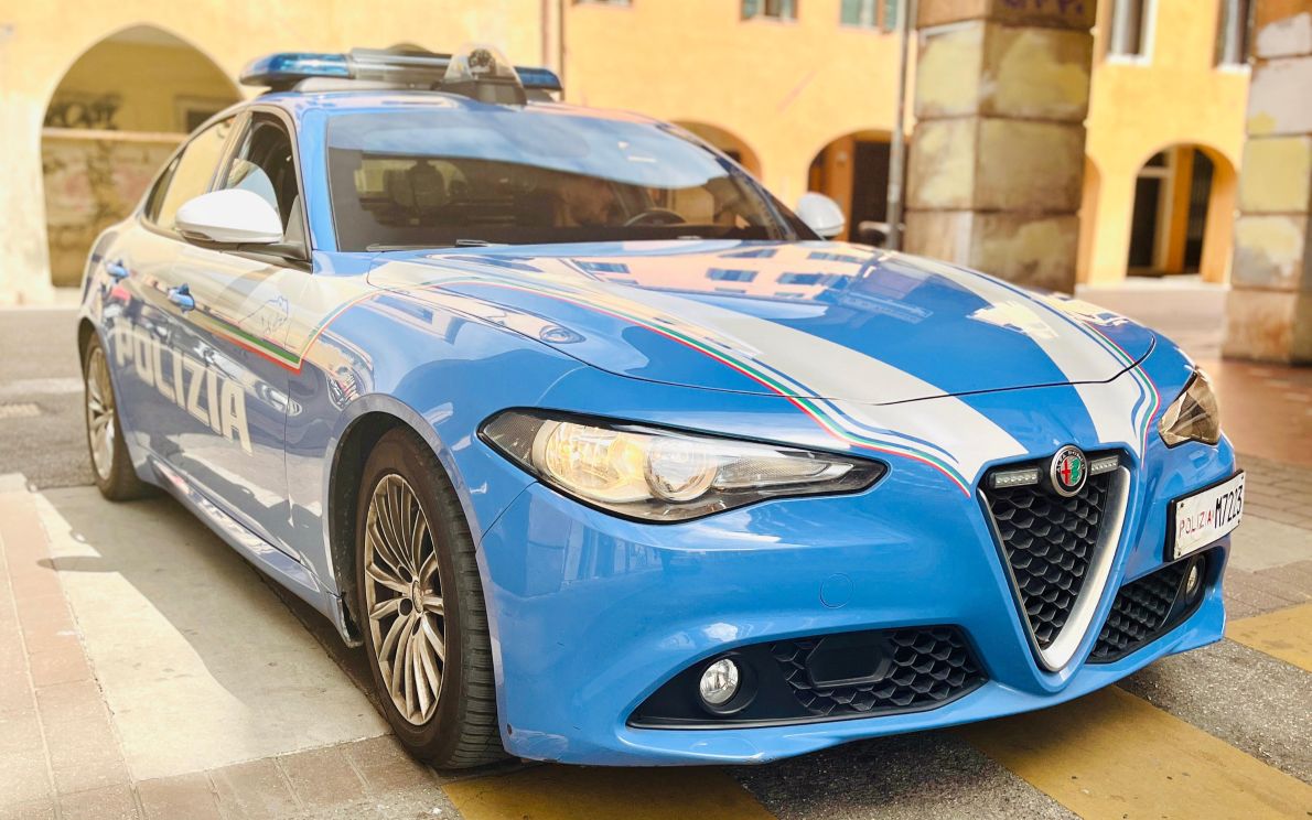 Volante della Polizia al Portello