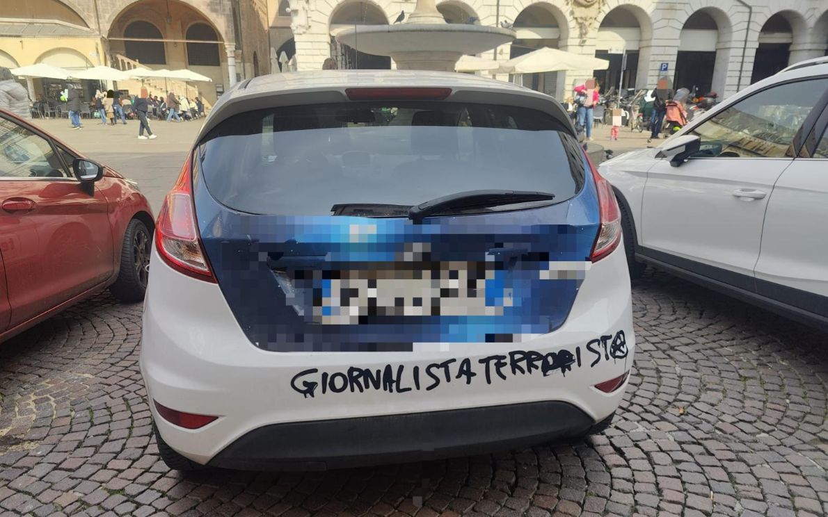 Auto di Telenuovo imbrattata