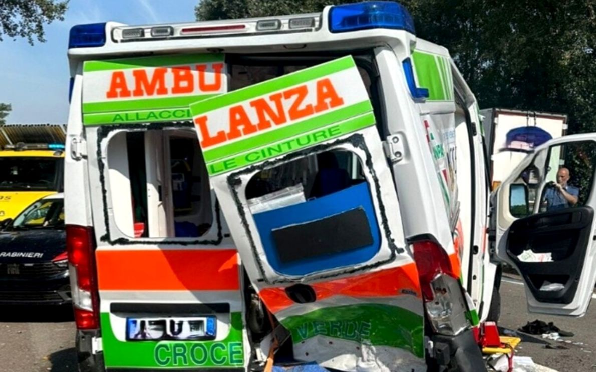 Ambulanza tamponata sulla Transpolesana