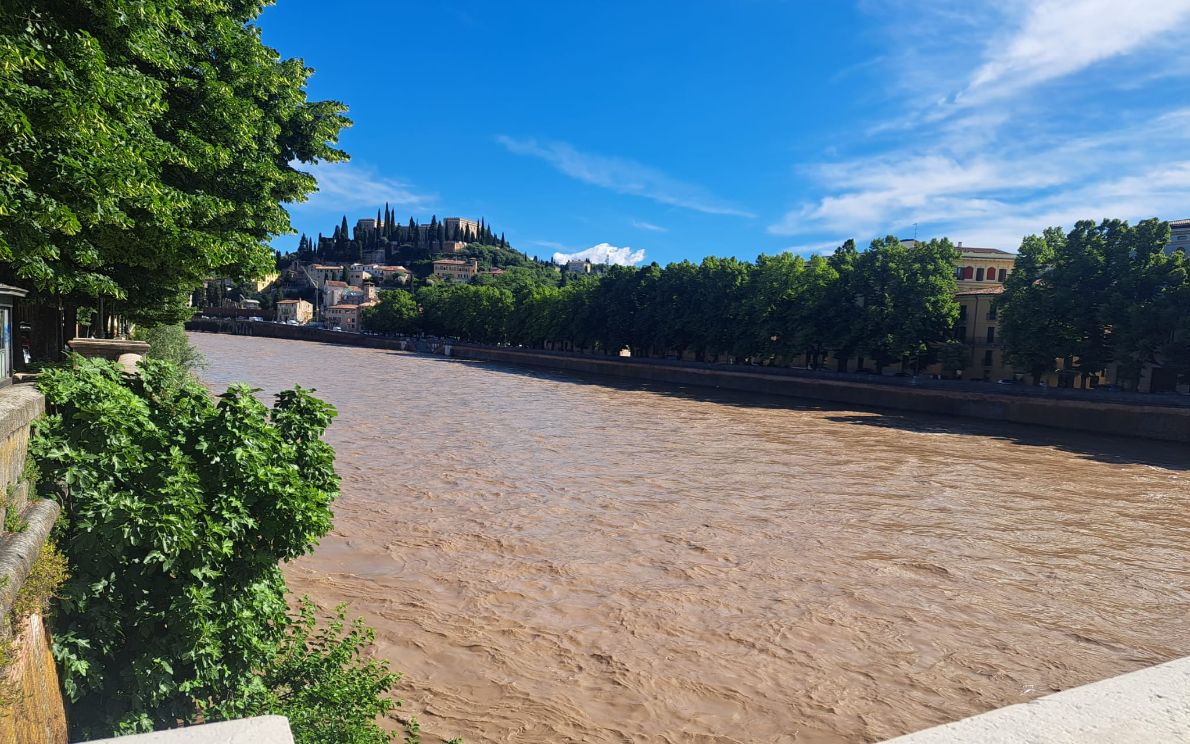 L’Adige a Verona dopo le piogge in Trentino