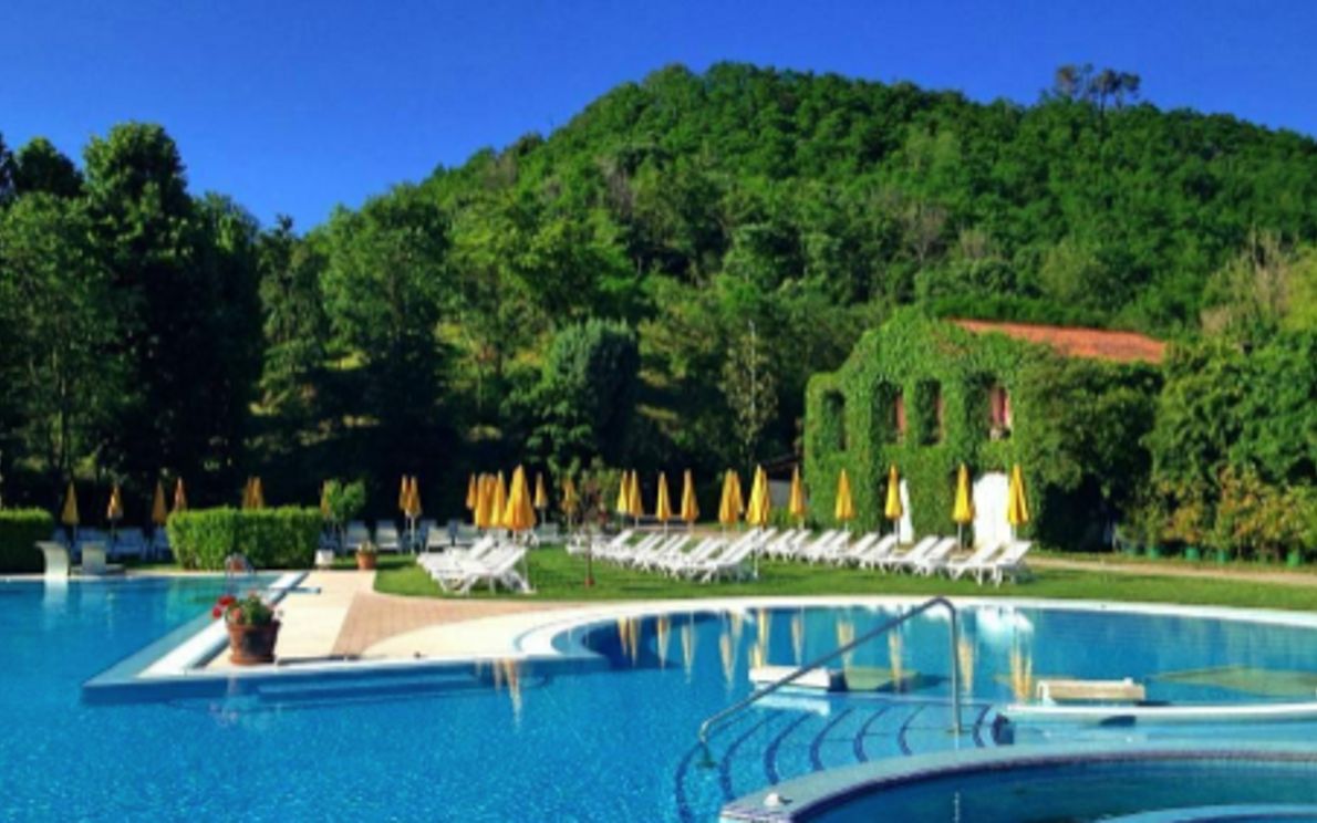 Un’esterno delle piscine