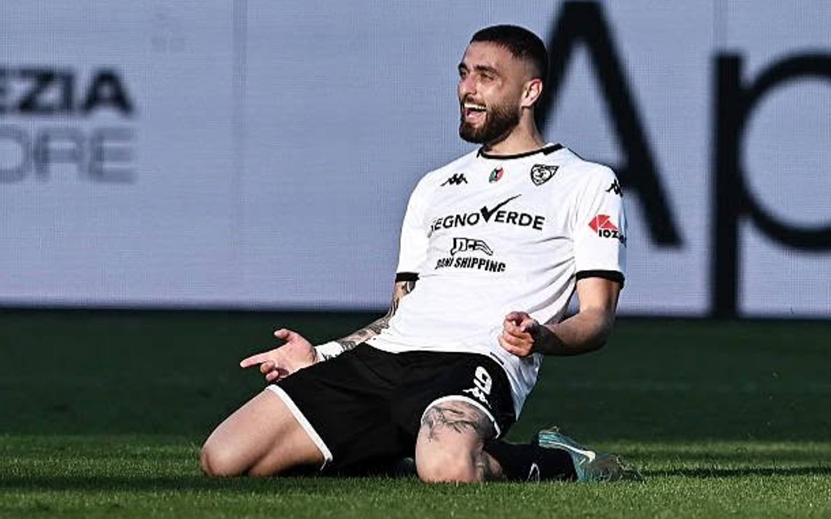 Gabriele Artistico esulta (foto Calcio Spezia)