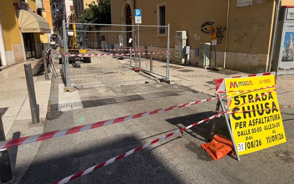 Lavori in piazza Isolo
