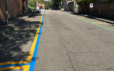 Stalli gialloblu in via Lega Veronese