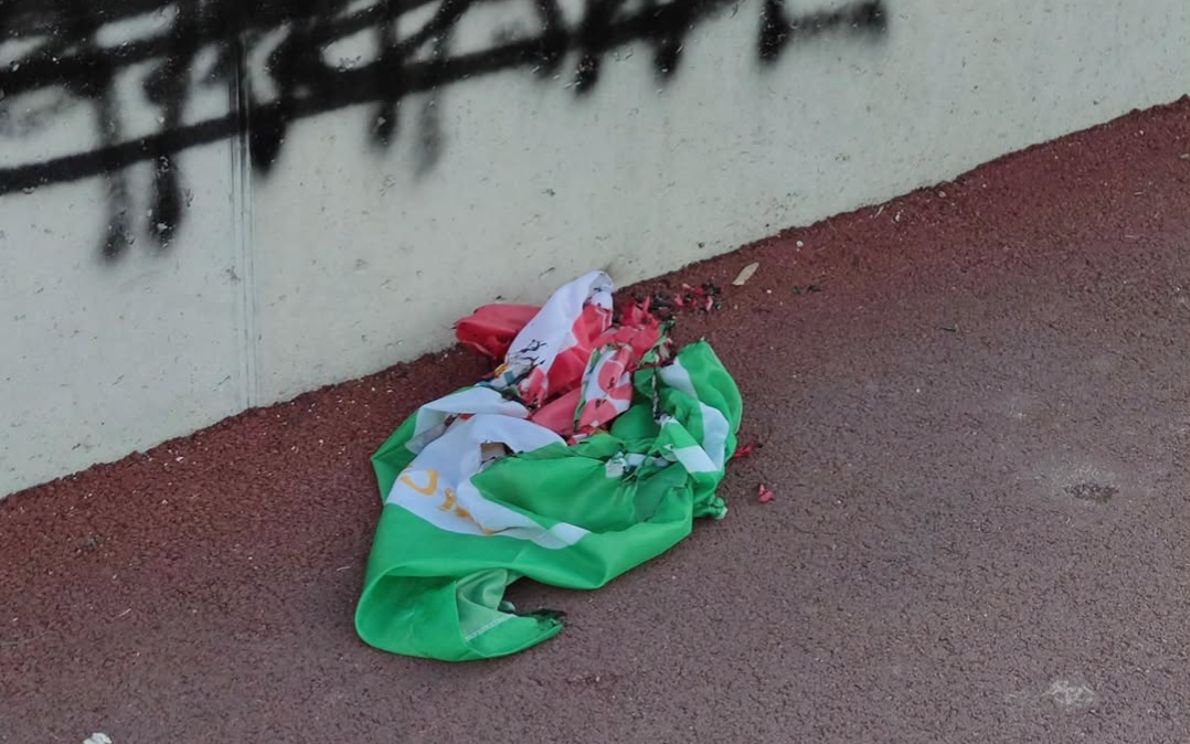 Bandiera di AVS bruciata a Padova