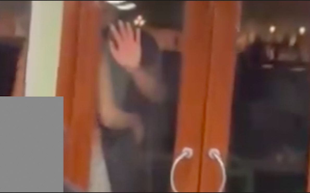 Ragazzi fanno sesso in vaporetto
