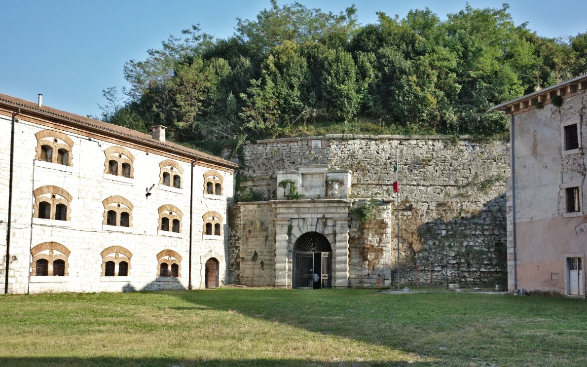 La caserma La Rocca a Peschiera