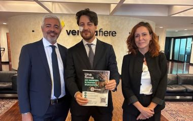 Stefani firma proposta di Confesercenti