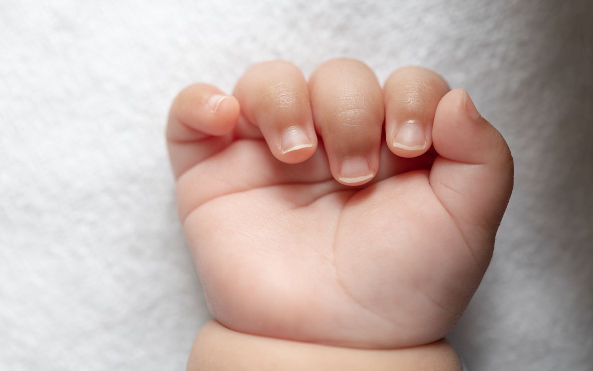 La mano di un bambino