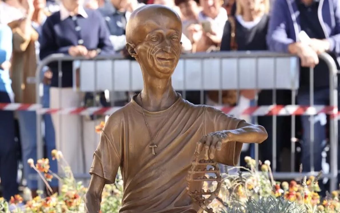 Statua per Sammy Basso
