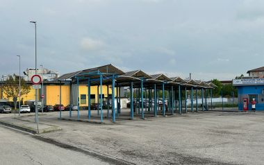 La fermata dei bus a San Bonifacio