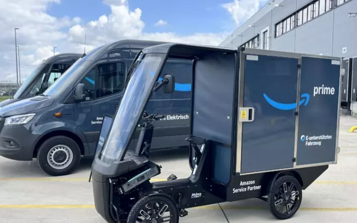 Amazon, veicoli elettrici (foto Ansa)