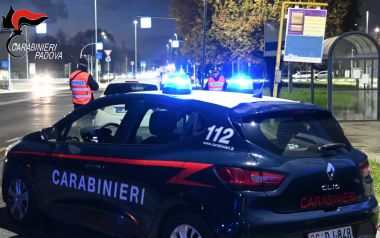 L’auto dei carabinieri