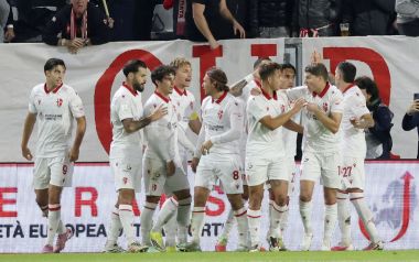 Il Padova esulta sotto la Sud (foto Calcio Padova)